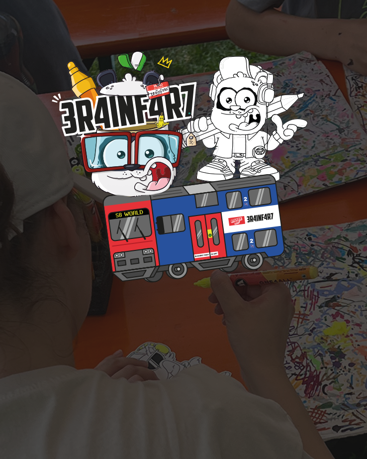 Ilustración de pegatina Brainfart x StickerApp con personajes de dibujos animados en un tren S8 World, sobre un taller de dibujo del festival